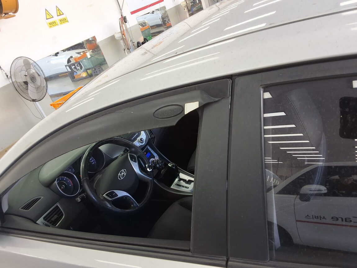 HYUNDAI AVANTE MD M16 GDi LUXURY 2011 - zdjęcie 24