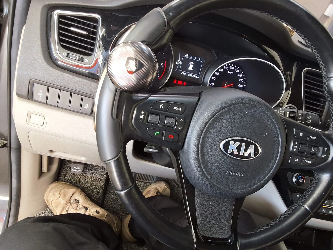 KIA ALL NEW CARNIVAL 9-SEATER DIESEL PRESTIGE 2015 - zdjęcie 23