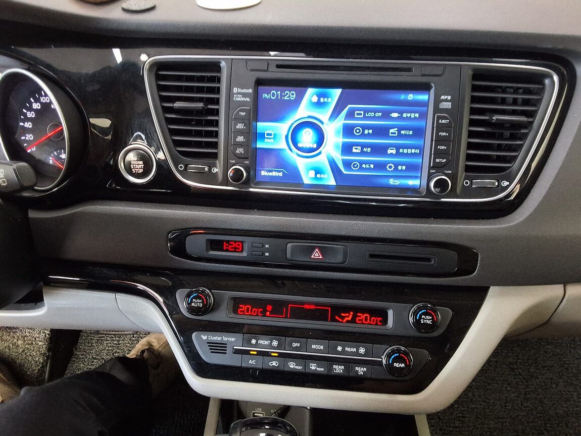 KIA ALL NEW CARNIVAL 9-SEATER DIESEL PRESTIGE 2015 - zdjęcie 24