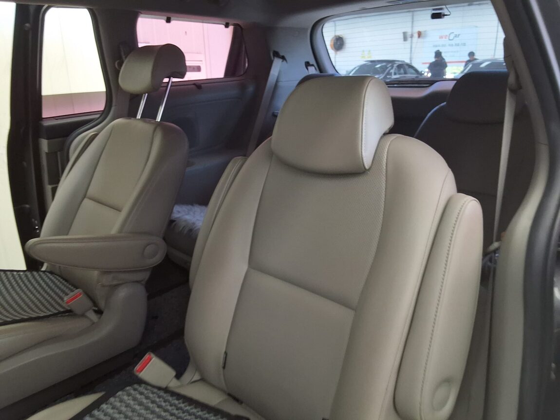 KIA ALL NEW CARNIVAL 9-SEATER DIESEL PRESTIGE 2015 - zdjęcie 13