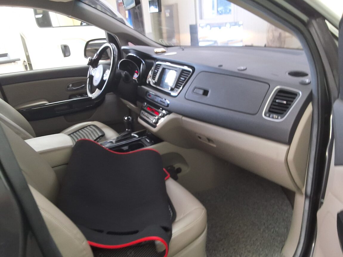 KIA ALL NEW CARNIVAL 9-SEATER DIESEL PRESTIGE 2015 - zdjęcie 15