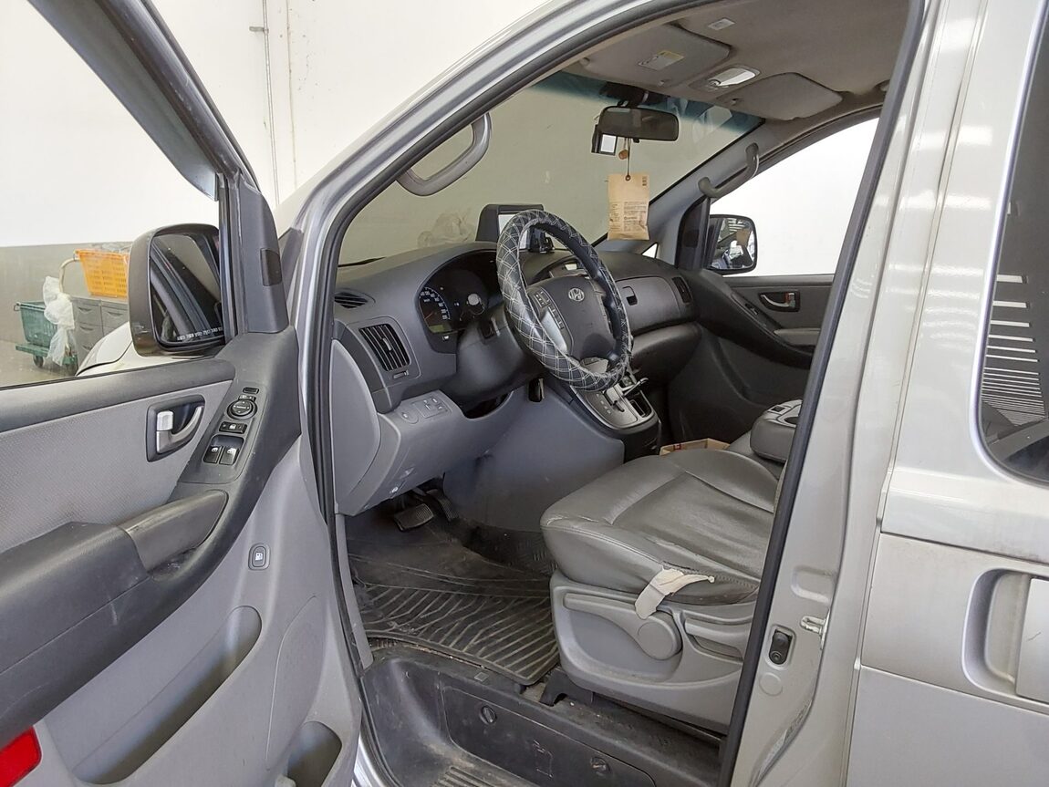 HYUNDAI GRAND STAREX 12-SEATER DIESEL CVX LUXURY 2013 - zdjęcie 10