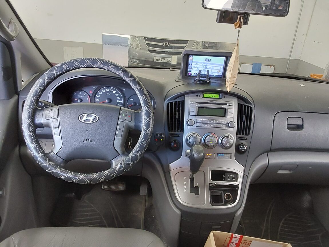 HYUNDAI GRAND STAREX 12-SEATER DIESEL CVX LUXURY 2013 - zdjęcie 11