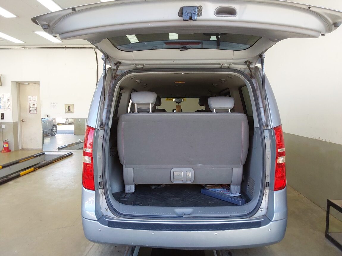 HYUNDAI GRAND STAREX 12-SEATER DIESEL CVX LUXURY 2013 - zdjęcie 15