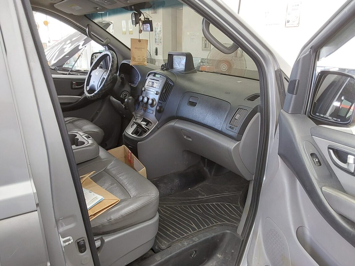 HYUNDAI GRAND STAREX 12-SEATER DIESEL CVX LUXURY 2013 - zdjęcie 14