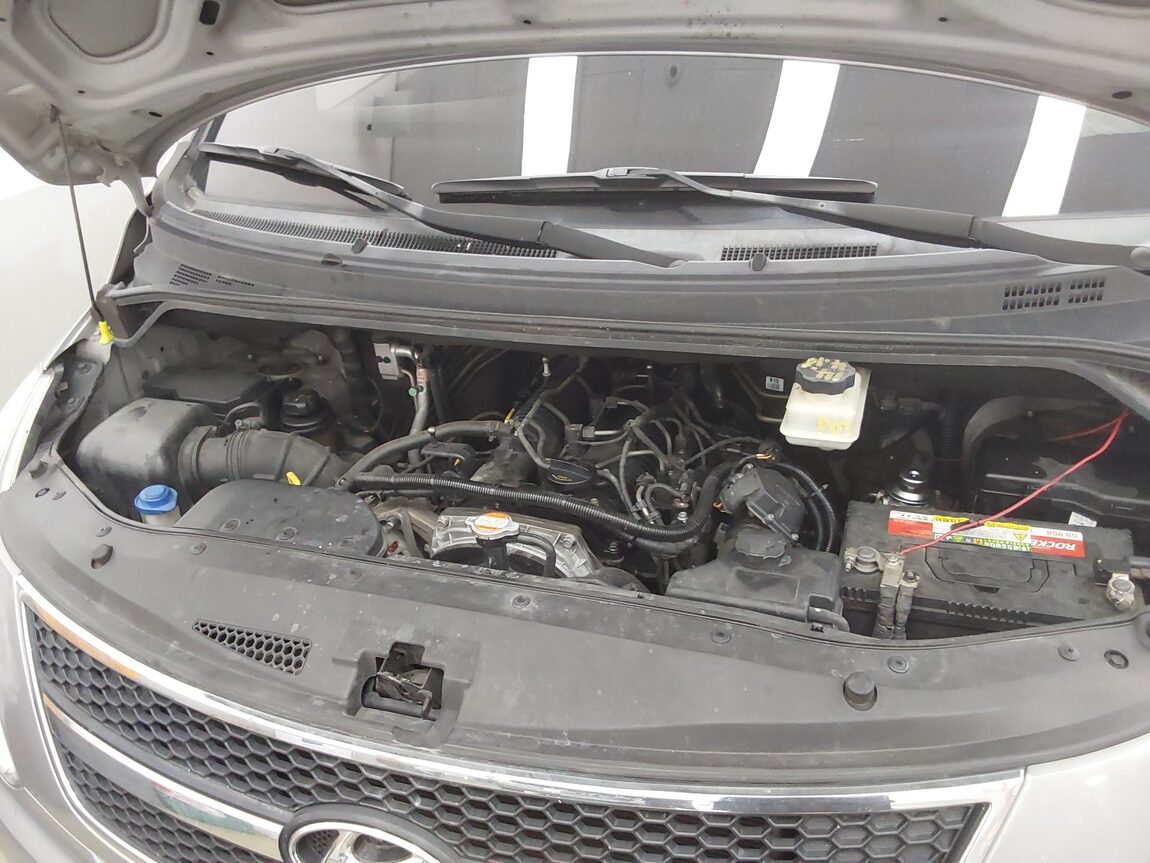 HYUNDAI GRAND STAREX 12-SEATER DIESEL CVX LUXURY 2013 - zdjęcie 18