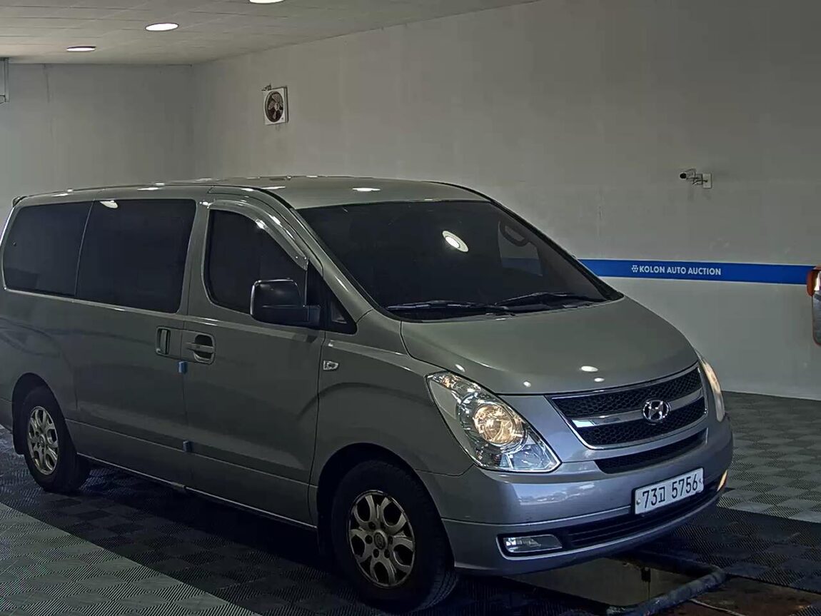 HYUNDAI GRAND STAREX 12-SEATER DIESEL CVX LUXURY 2013 - zdjęcie 3