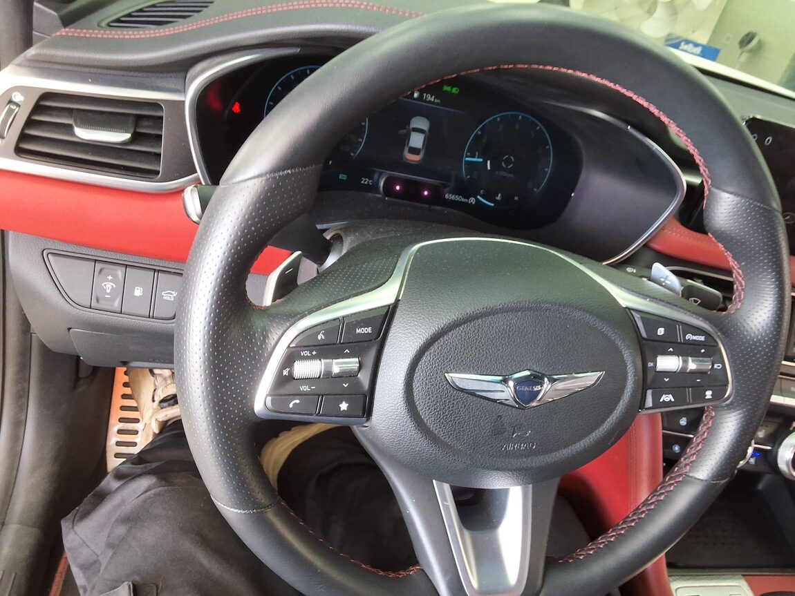 GENESIS THE NEW G70 GASOLINE 2.0T 2WD SPORT PACKAGE 2021 - zdjęcie 23