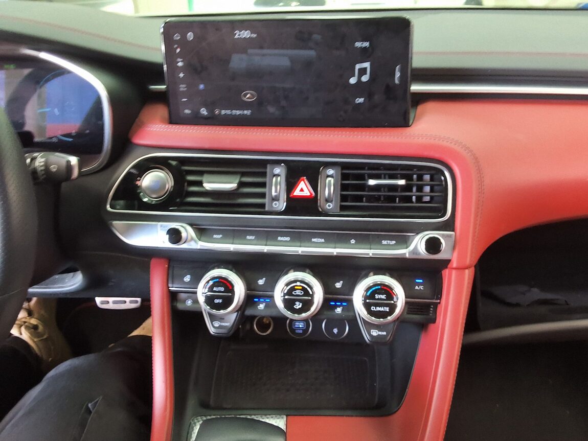 GENESIS THE NEW G70 GASOLINE 2.0T 2WD SPORT PACKAGE 2021 - zdjęcie 24