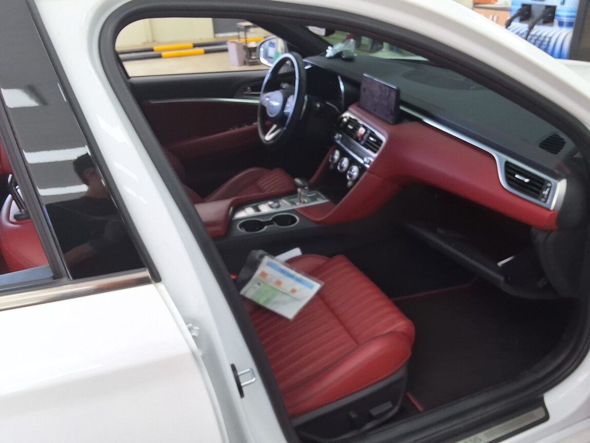 GENESIS THE NEW G70 GASOLINE 2.0T 2WD SPORT PACKAGE 2021 - zdjęcie 15