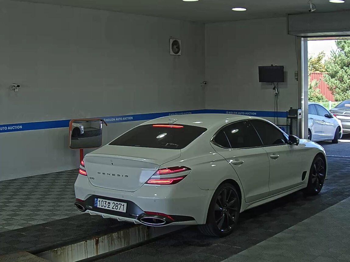 GENESIS THE NEW G70 GASOLINE 2.0T 2WD SPORT PACKAGE 2021 - zdjęcie 5