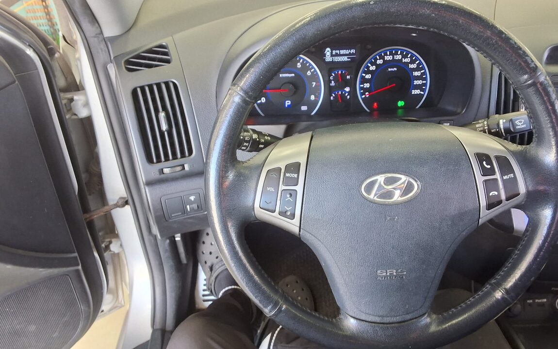HYUNDAI AVANTE HD 1.6 VVT X16 BLACK SPECIAL 2010 - zdjęcie 17