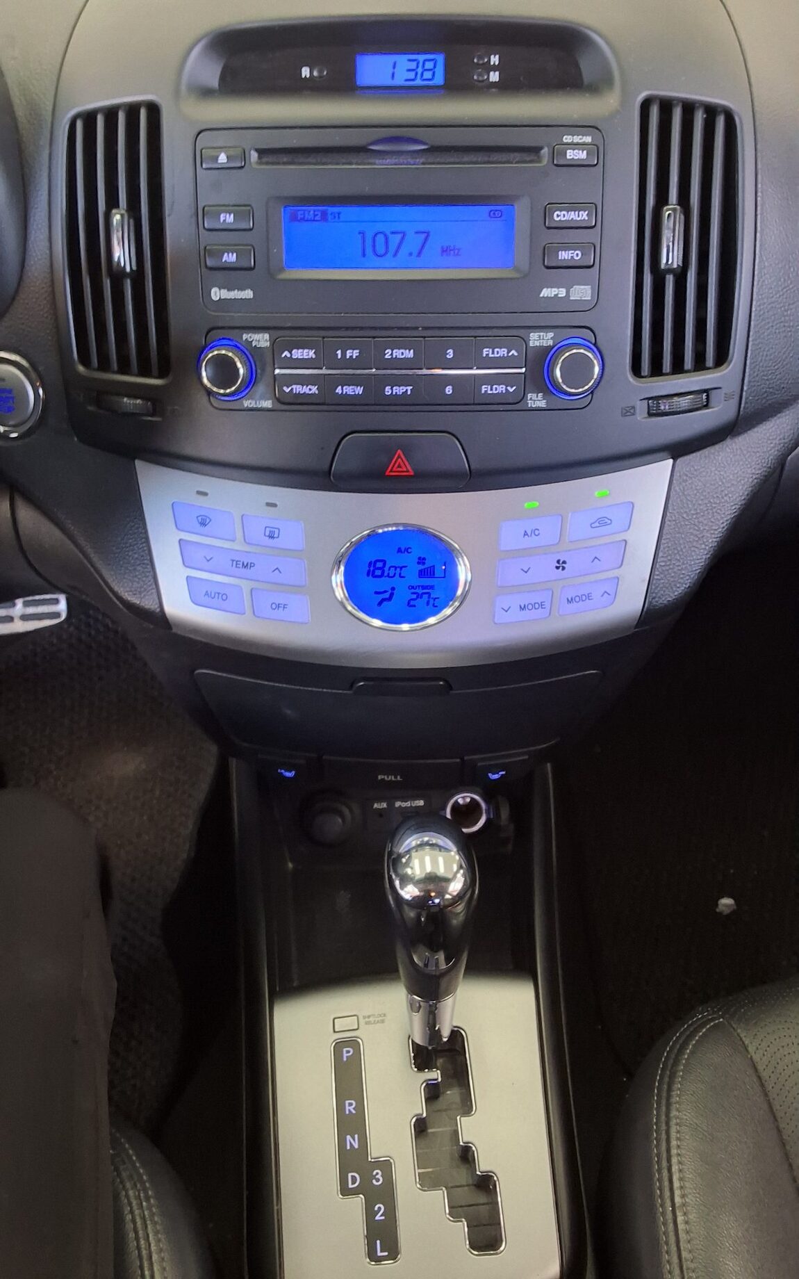 HYUNDAI AVANTE HD 1.6 VVT X16 BLACK SPECIAL 2010 - zdjęcie 18