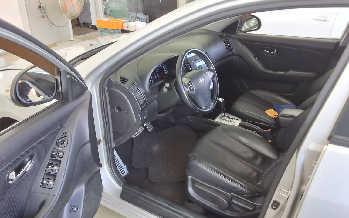 HYUNDAI AVANTE HD 1.6 VVT X16 BLACK SPECIAL 2010 - zdjęcie 10