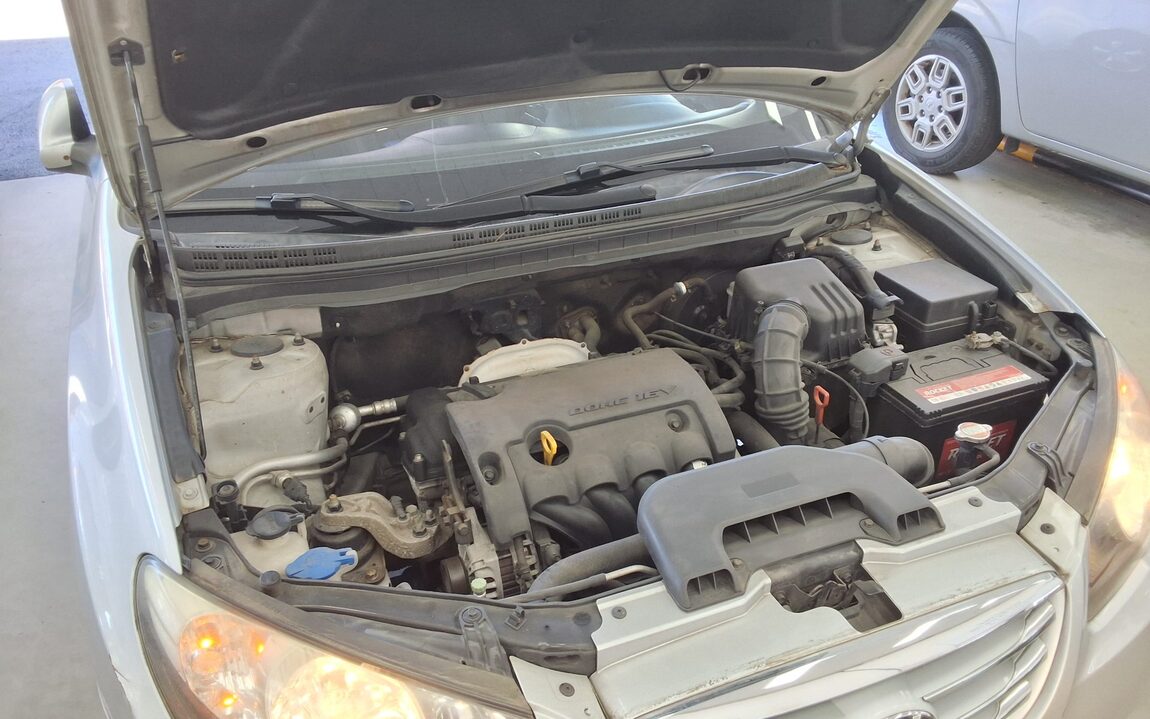 HYUNDAI AVANTE HD 1.6 VVT X16 BLACK SPECIAL 2010 - zdjęcie 20
