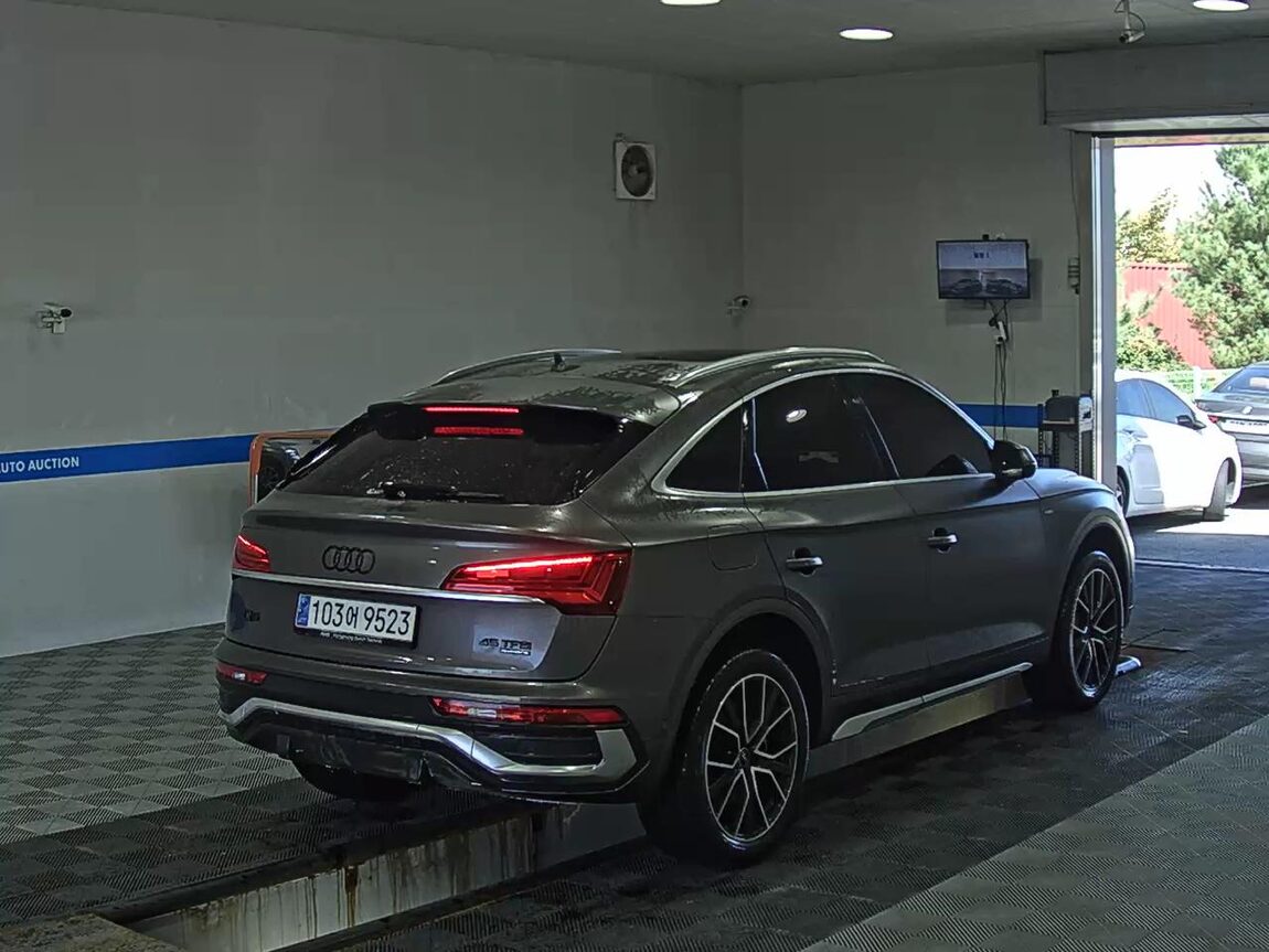 AUDI Q5 (2ND GEN) 45 TFSI QUATTRO SPORTBACK PREMIUM 2023 - zdjęcie 5