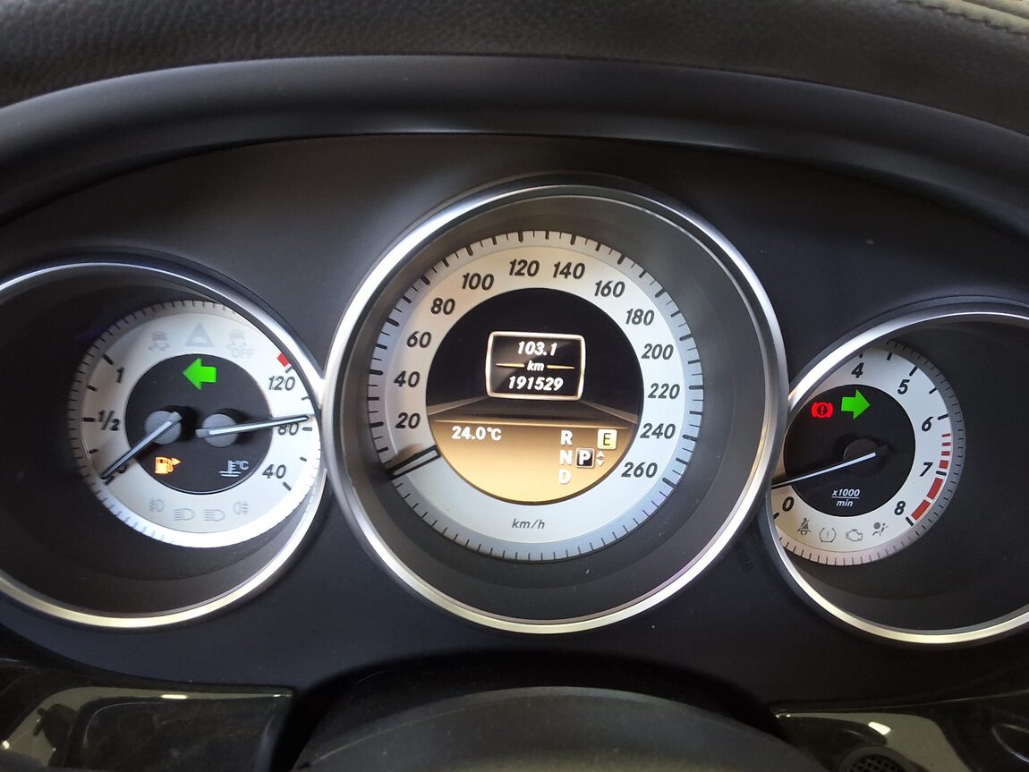 MERCEDES-BENZ CLS-CLASS (2ND GEN) CLS350 BLUEEFFICIENCY 2012 - zdjęcie 9