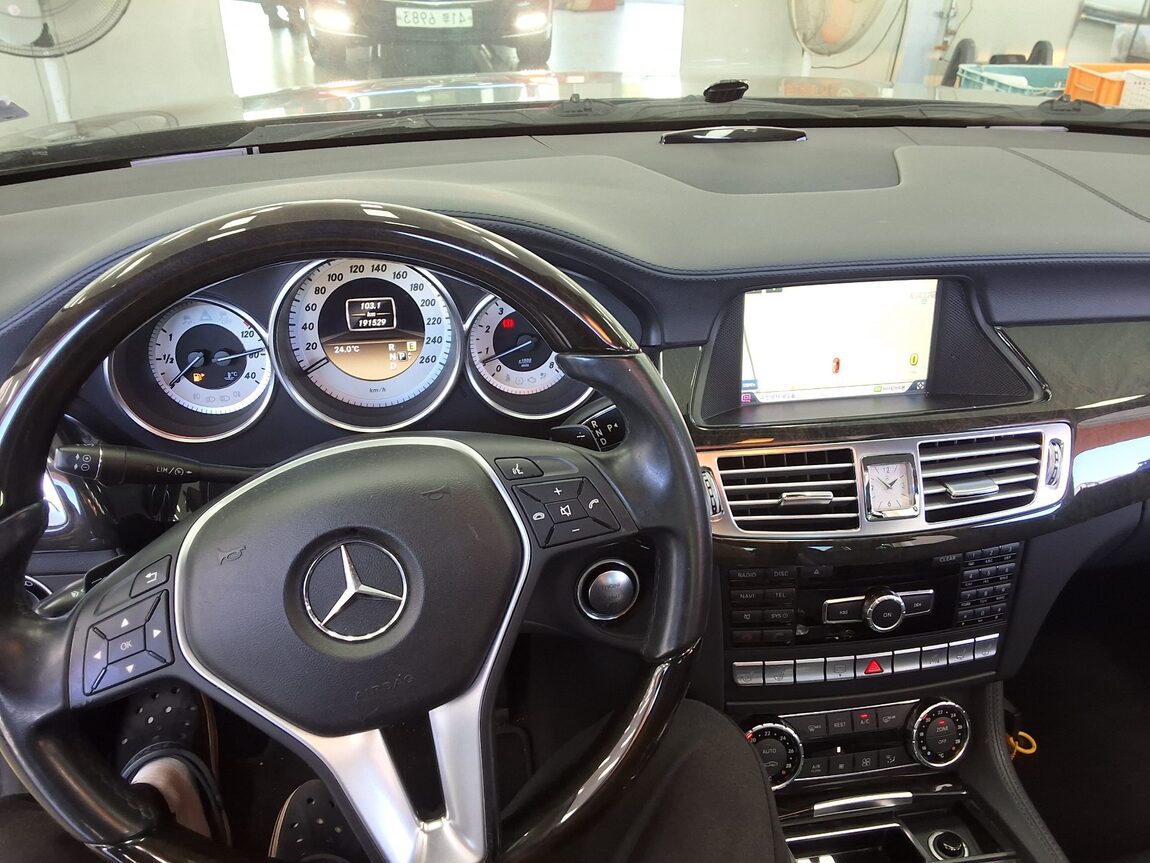 MERCEDES-BENZ CLS-CLASS (2ND GEN) CLS350 BLUEEFFICIENCY 2012 - zdjęcie 17