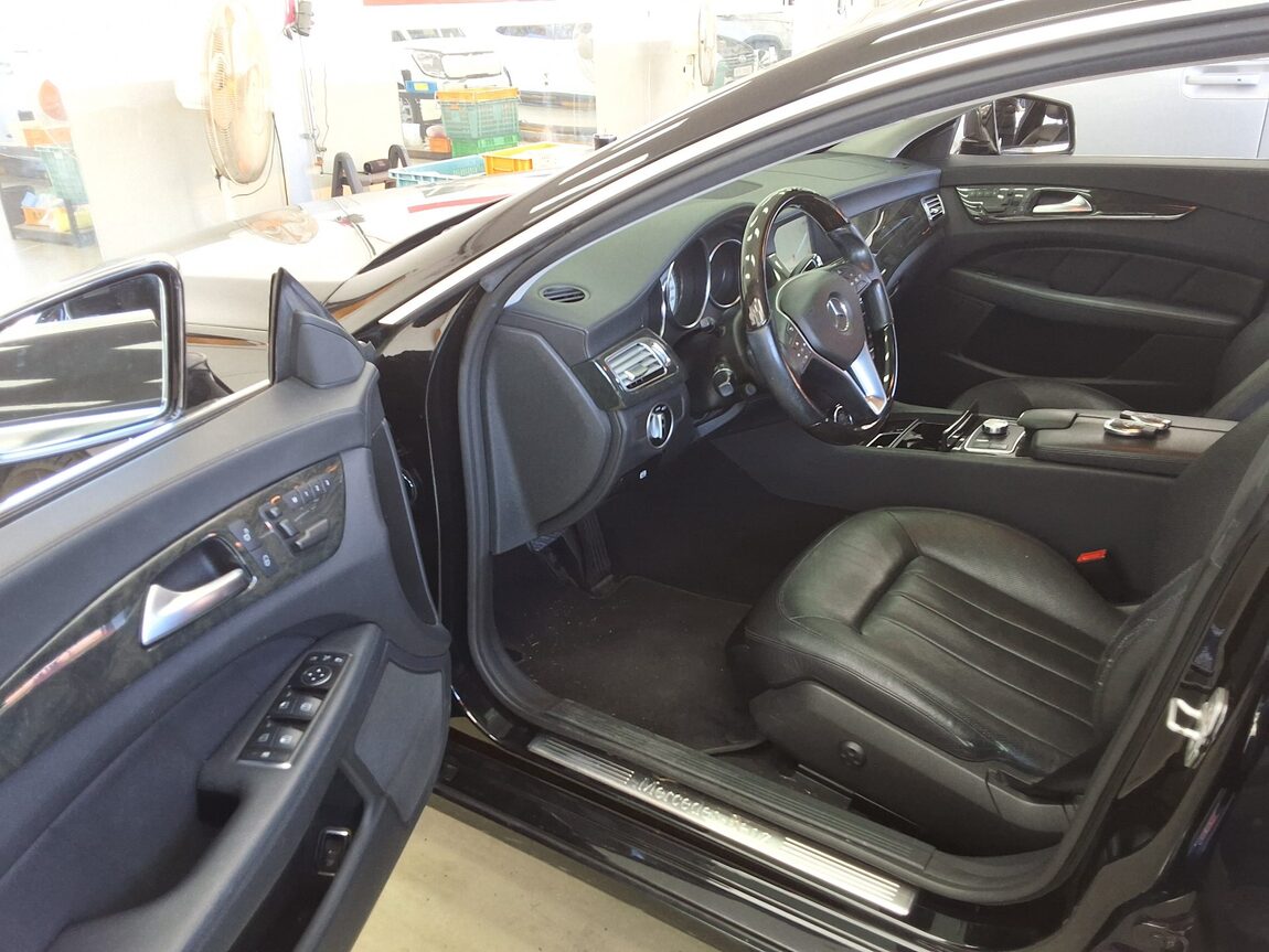 MERCEDES-BENZ CLS-CLASS (2ND GEN) CLS350 BLUEEFFICIENCY 2012 - zdjęcie 10