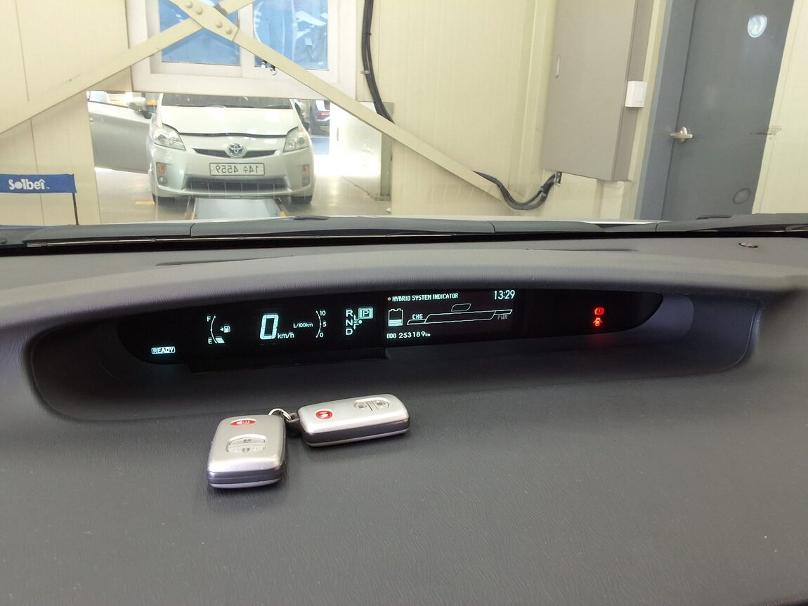 TOYOTA PRIUS (3RD GEN) 1.8 2011 - zdjęcie 10
