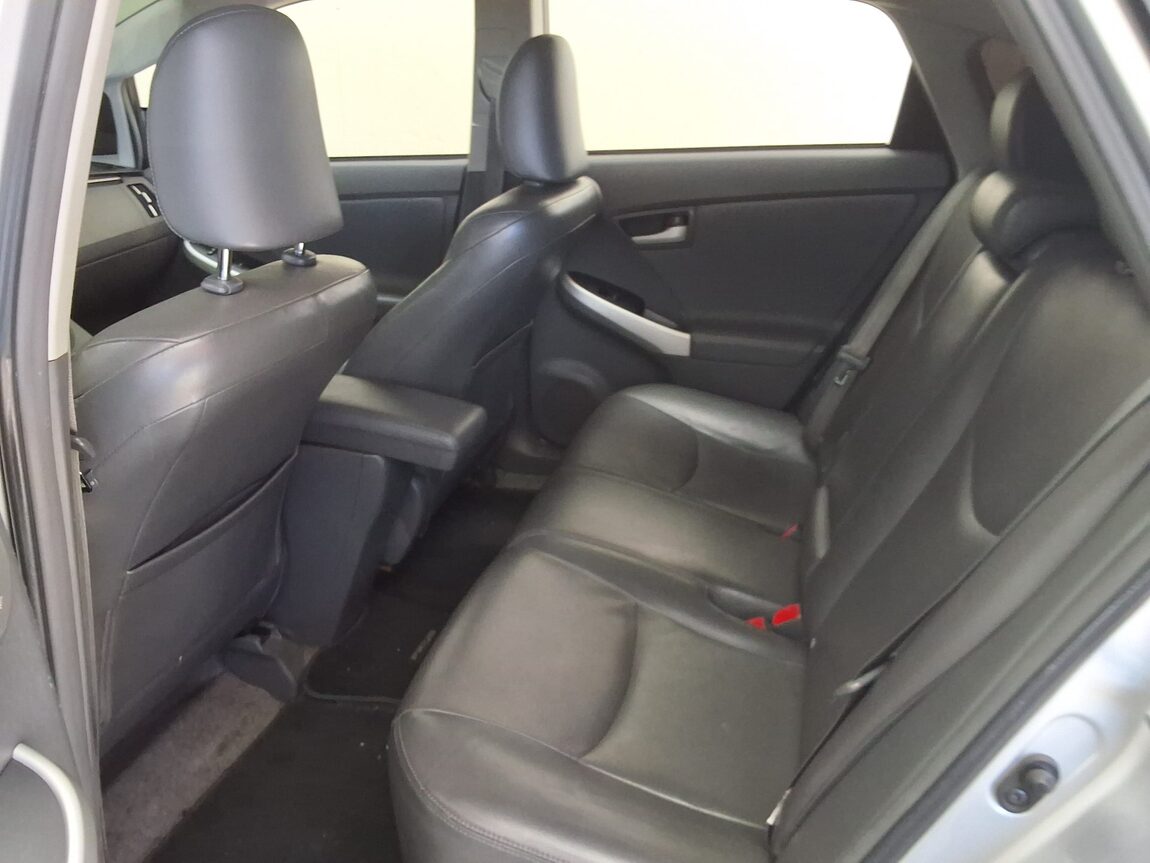 TOYOTA PRIUS (3RD GEN) 1.8 2011 - zdjęcie 13