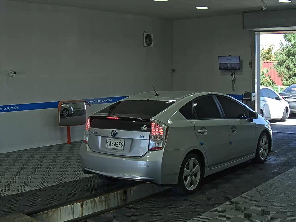 TOYOTA PRIUS (3RD GEN) 1.8 2011 - zdjęcie 5