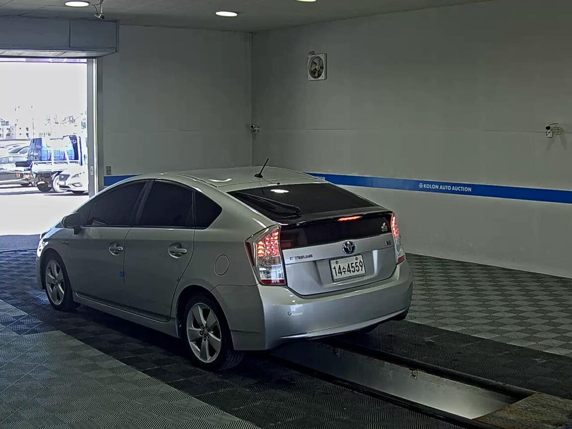 TOYOTA PRIUS (3RD GEN) 1.8 2011 - zdjęcie 6