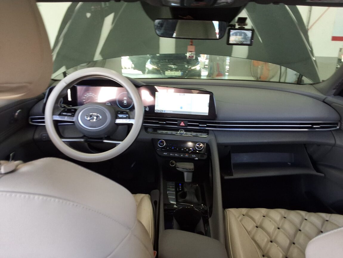 HYUNDAI AVANTE (CN7) 1.6 GASOLINE INSPIRATION 2023 - zdjęcie 11