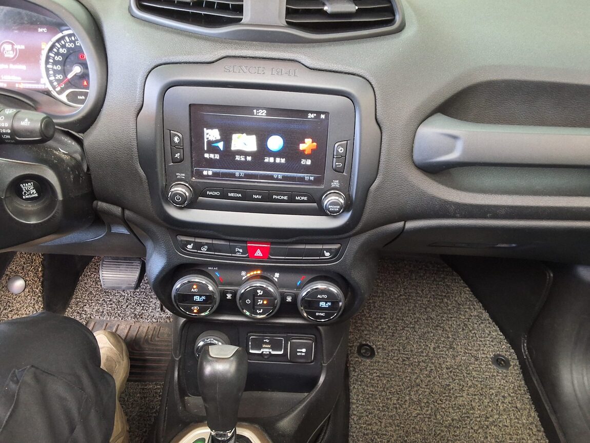 JEEP RENEGADE 2.0 DIESEL AWD LONGITUDE 2015 - zdjęcie 24