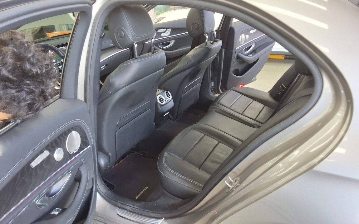 MERCEDES-BENZ E-CLASS (5TH GEN) E220d 4MATIC AMG LINE 2022 - zdjęcie 12