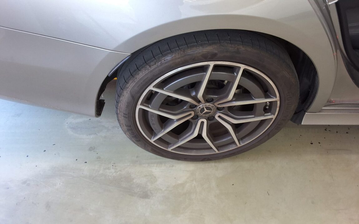 MERCEDES-BENZ E-CLASS (5TH GEN) E220d 4MATIC AMG LINE 2022 - zdjęcie 26
