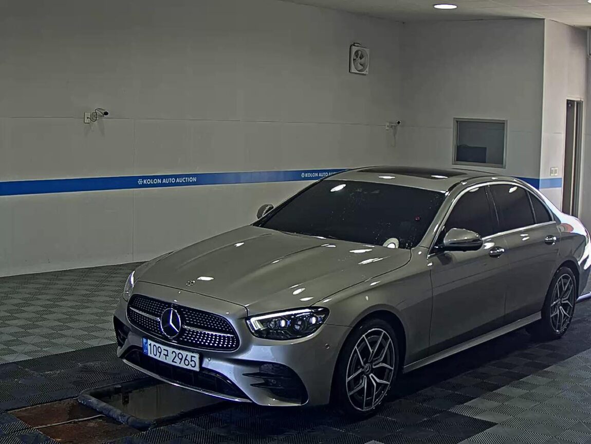 MERCEDES-BENZ E-CLASS (5TH GEN) E220d 4MATIC AMG LINE 2022 - zdjęcie 2