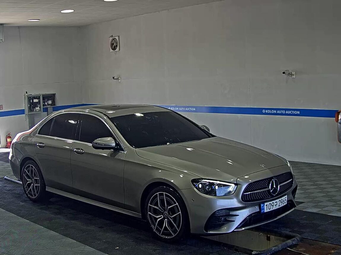 MERCEDES-BENZ E-CLASS (5TH GEN) E220d 4MATIC AMG LINE 2022 - zdjęcie 3