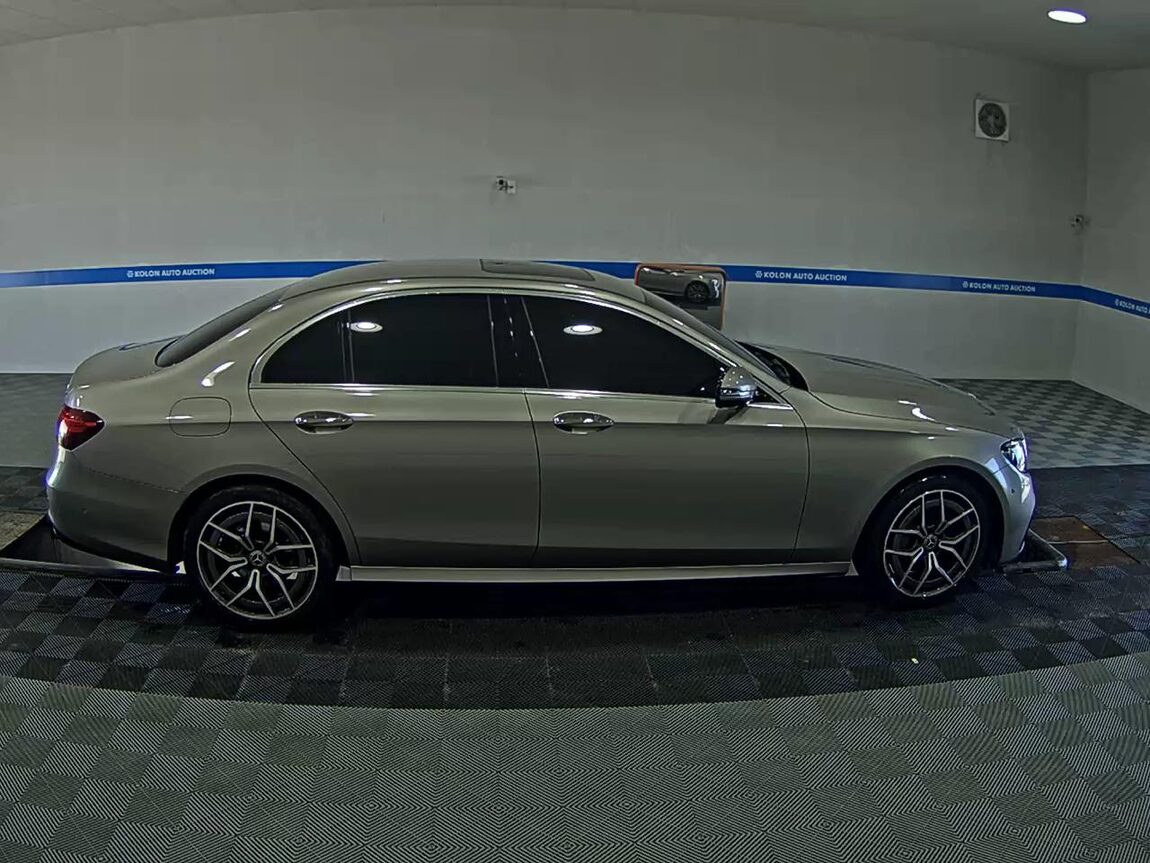 MERCEDES-BENZ E-CLASS (5TH GEN) E220d 4MATIC AMG LINE 2022 - zdjęcie 4