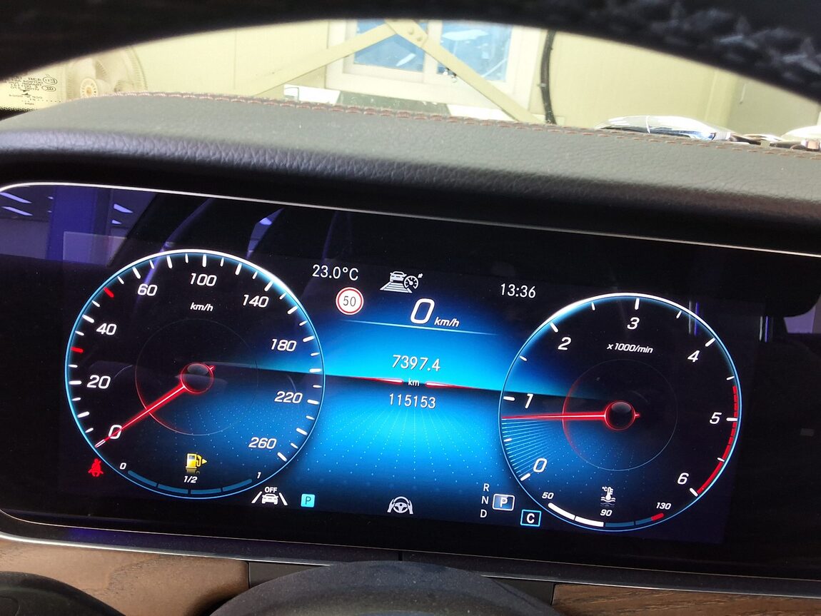 MERCEDES-BENZ E-CLASS (5TH GEN) E220d 4MATIC EXCLUSIVE 2021 - zdjęcie 10