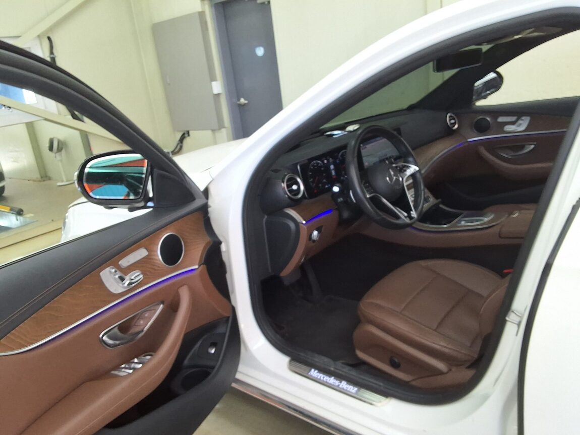 MERCEDES-BENZ E-CLASS (5TH GEN) E220d 4MATIC EXCLUSIVE 2021 - zdjęcie 11