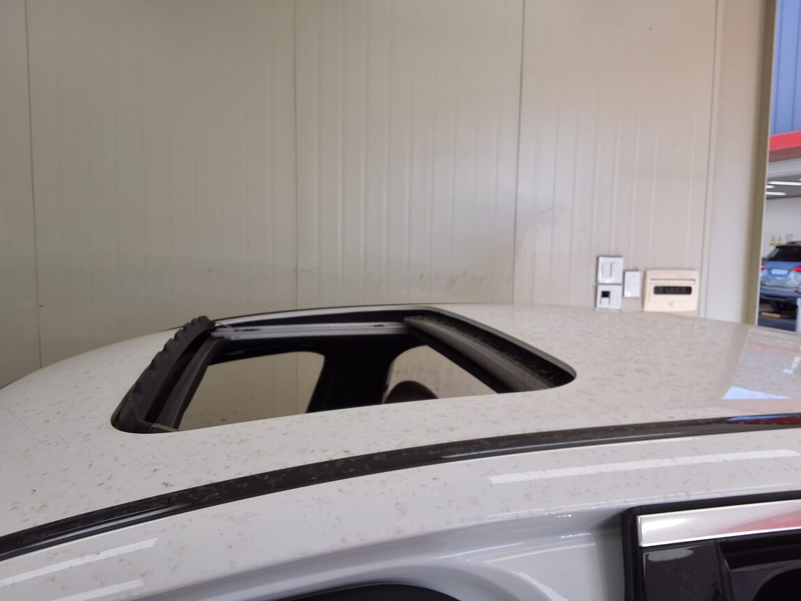 MERCEDES-BENZ E-CLASS (5TH GEN) E220d 4MATIC EXCLUSIVE 2021 - zdjęcie 27