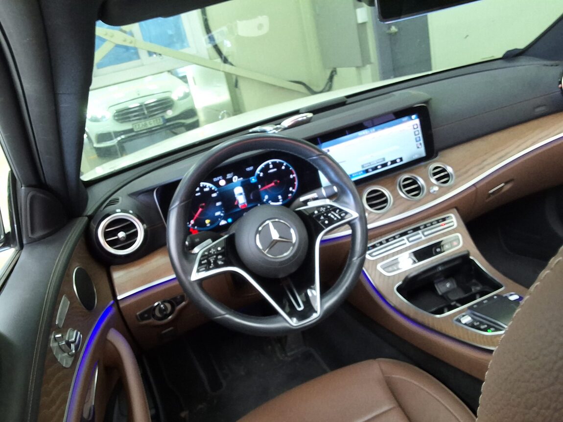 MERCEDES-BENZ E-CLASS (5TH GEN) E220d 4MATIC EXCLUSIVE 2021 - zdjęcie 12