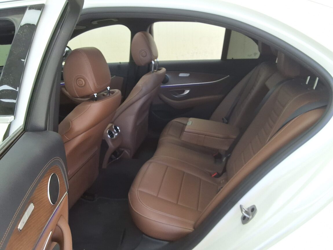 MERCEDES-BENZ E-CLASS (5TH GEN) E220d 4MATIC EXCLUSIVE 2021 - zdjęcie 13