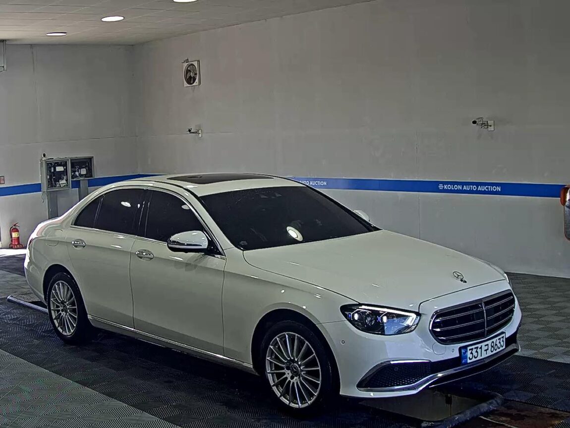 MERCEDES-BENZ E-CLASS (5TH GEN) E220d 4MATIC EXCLUSIVE 2021 - zdjęcie 3