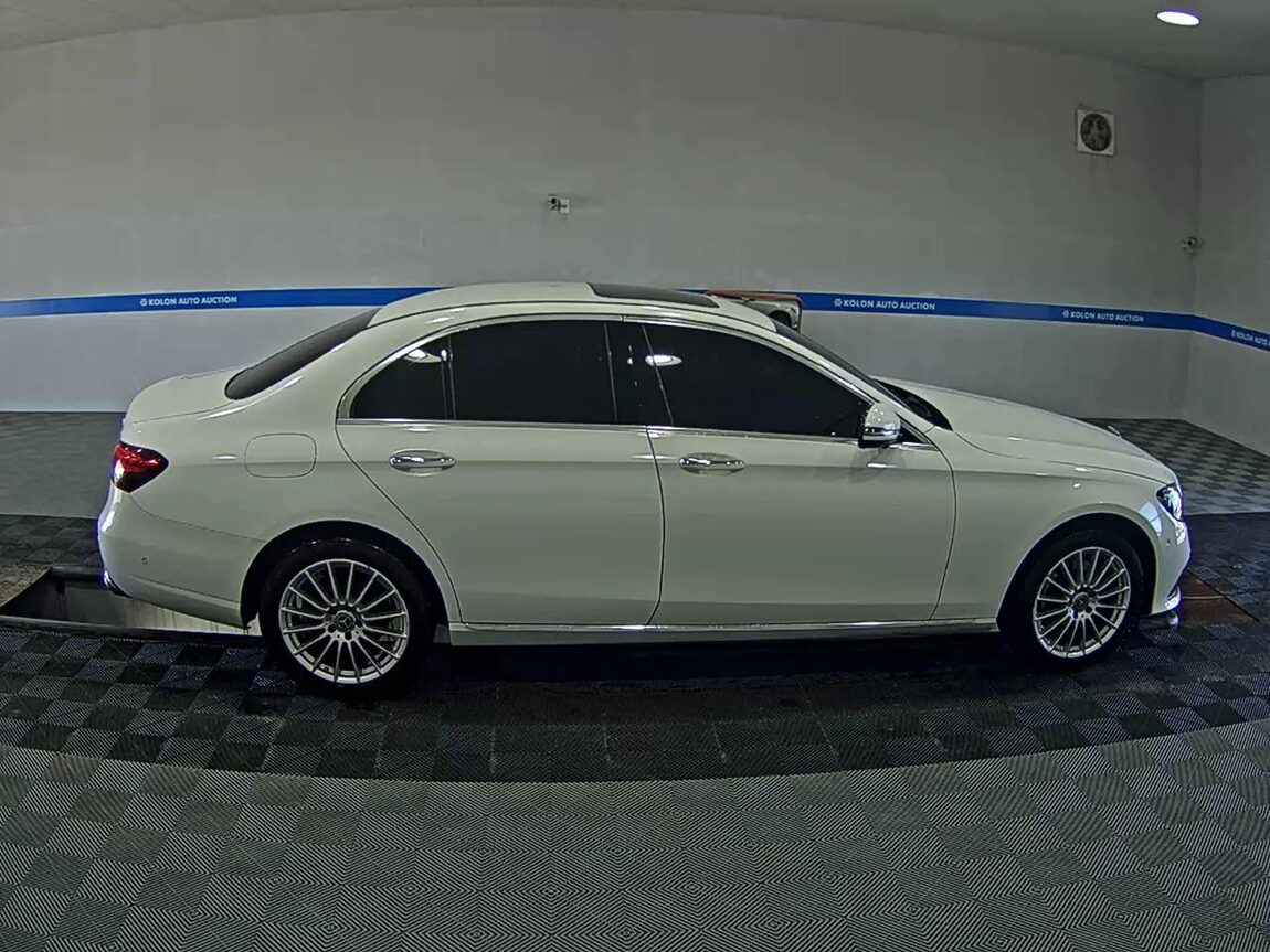 MERCEDES-BENZ E-CLASS (5TH GEN) E220d 4MATIC EXCLUSIVE 2021 - zdjęcie 4
