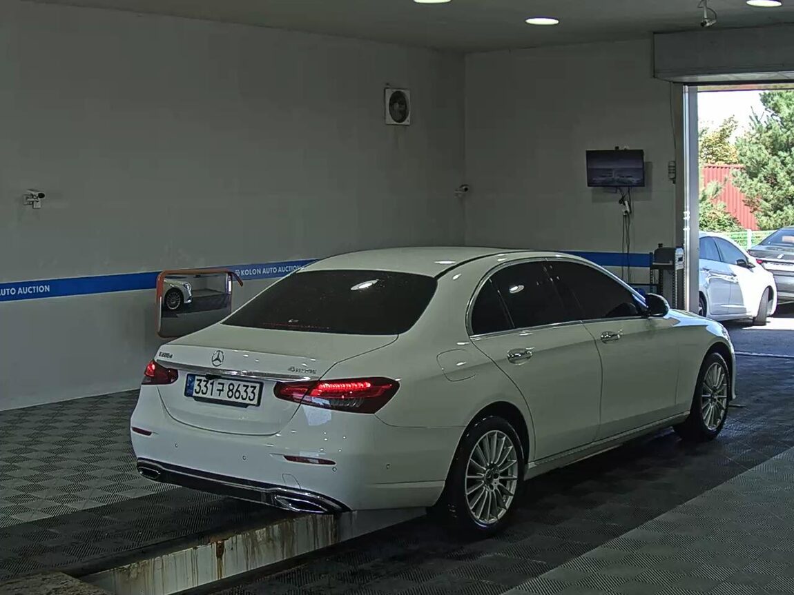 MERCEDES-BENZ E-CLASS (5TH GEN) E220d 4MATIC EXCLUSIVE 2021 - zdjęcie 5