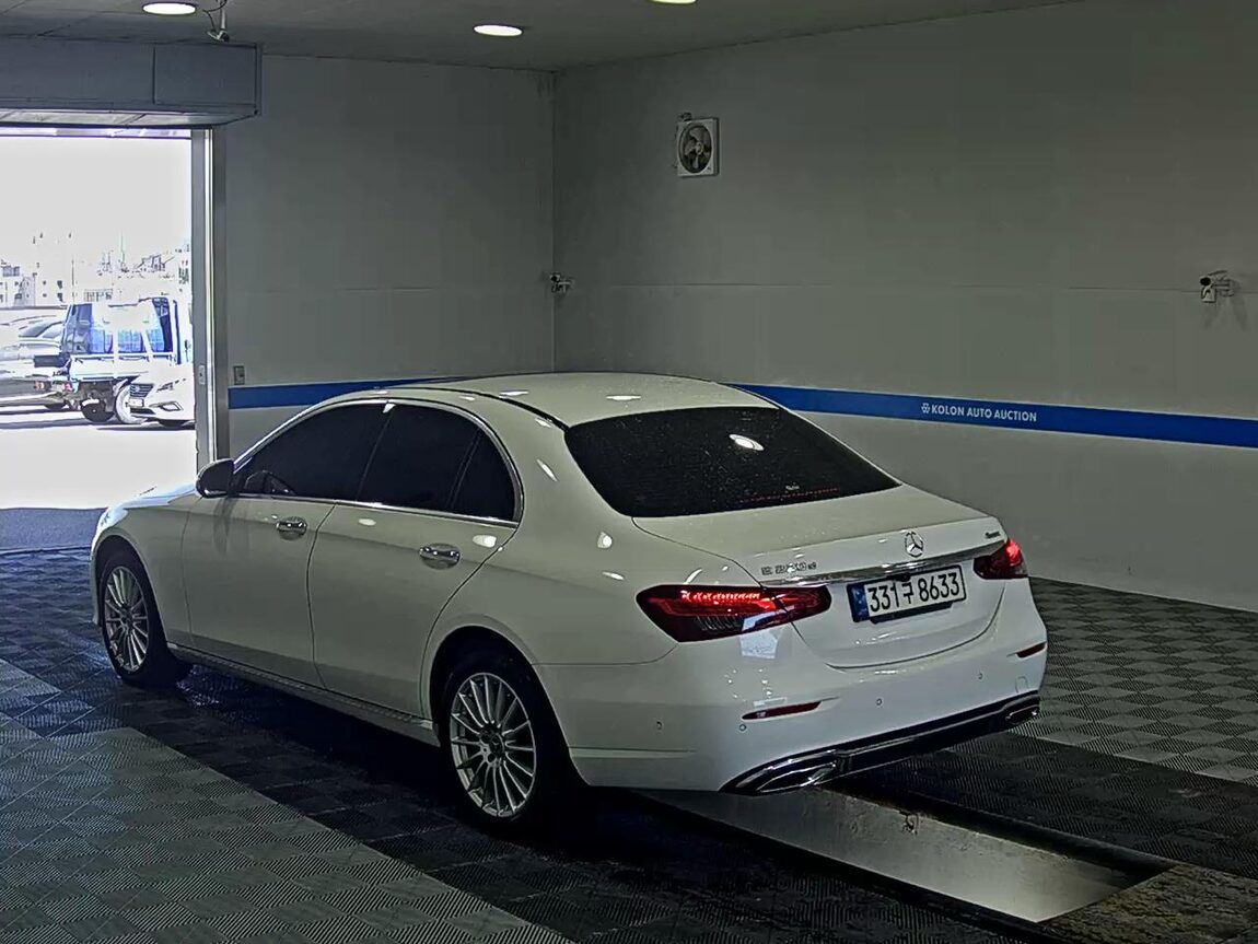 MERCEDES-BENZ E-CLASS (5TH GEN) E220d 4MATIC EXCLUSIVE 2021 - zdjęcie 6
