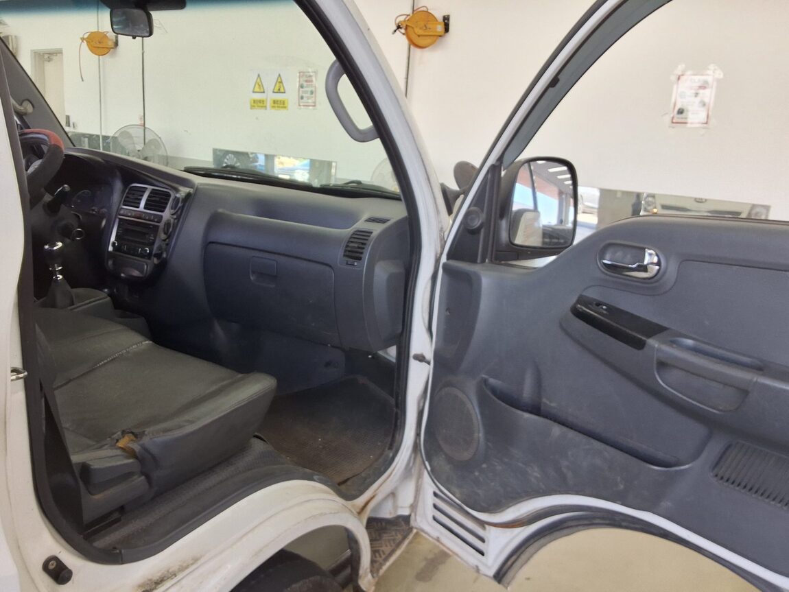 KIA BONGO III CARGO CRDi KING CAB EXTRA LONG WHEELBASE 2014 - zdjęcie 11
