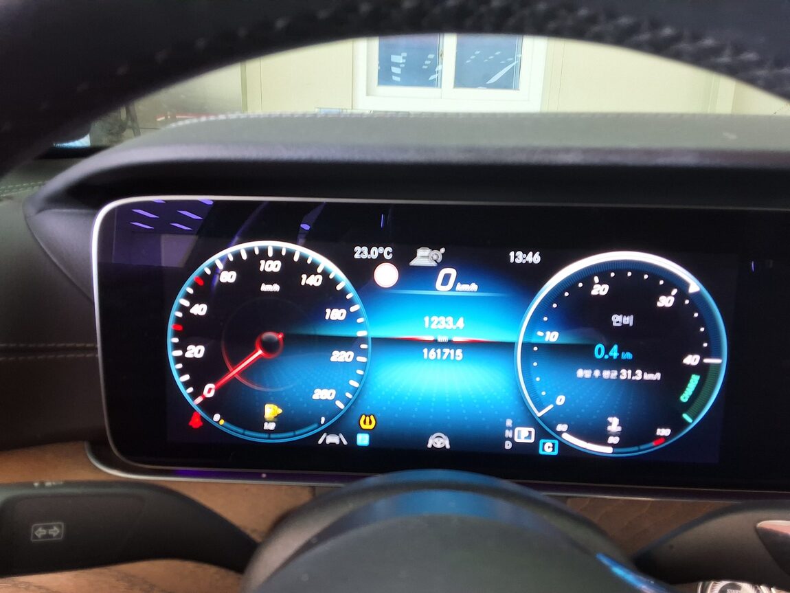 MERCEDES-BENZ E-CLASS (5TH GEN) E220d 4MATIC EXCLUSIVE 2021 - zdjęcie 10