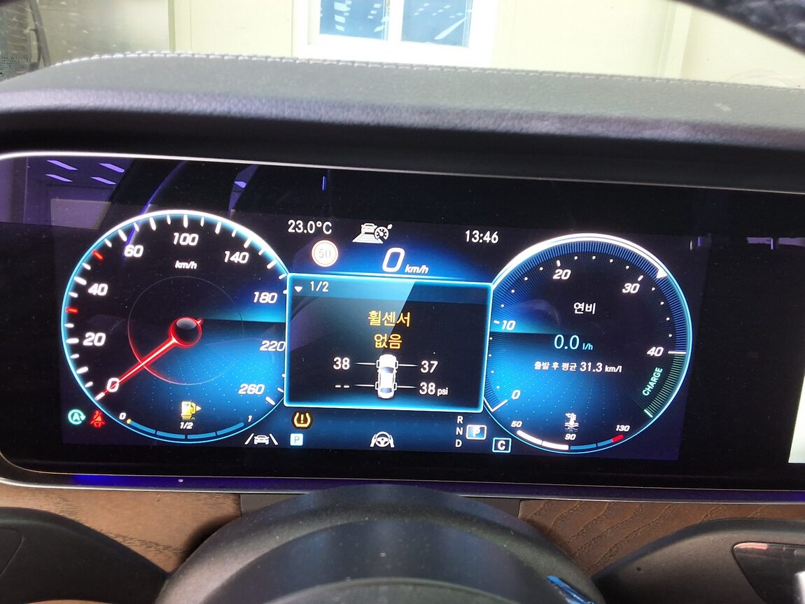 MERCEDES-BENZ E-CLASS (5TH GEN) E220d 4MATIC EXCLUSIVE 2021 - zdjęcie 26