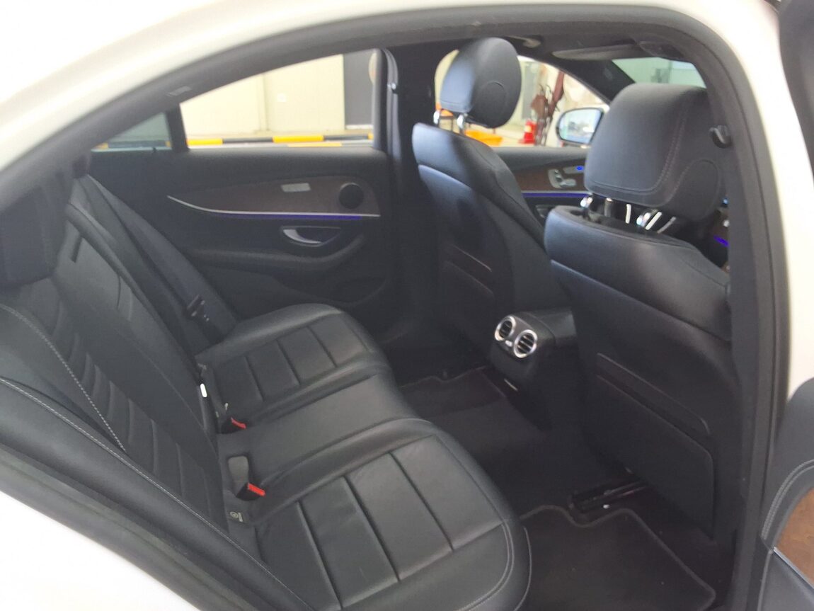 MERCEDES-BENZ E-CLASS (5TH GEN) E220d 4MATIC EXCLUSIVE 2021 - zdjęcie 14