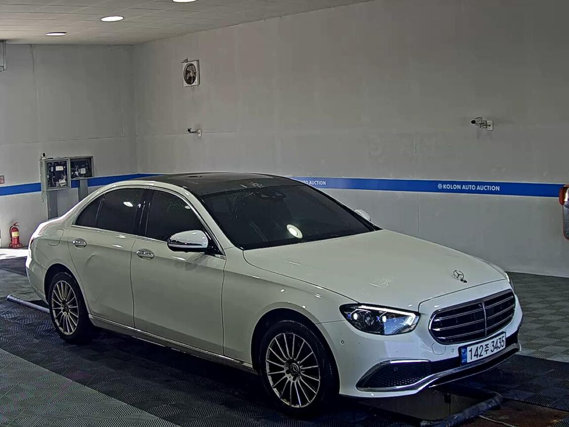 MERCEDES-BENZ E-CLASS (5TH GEN) E220d 4MATIC EXCLUSIVE 2021 - zdjęcie 3