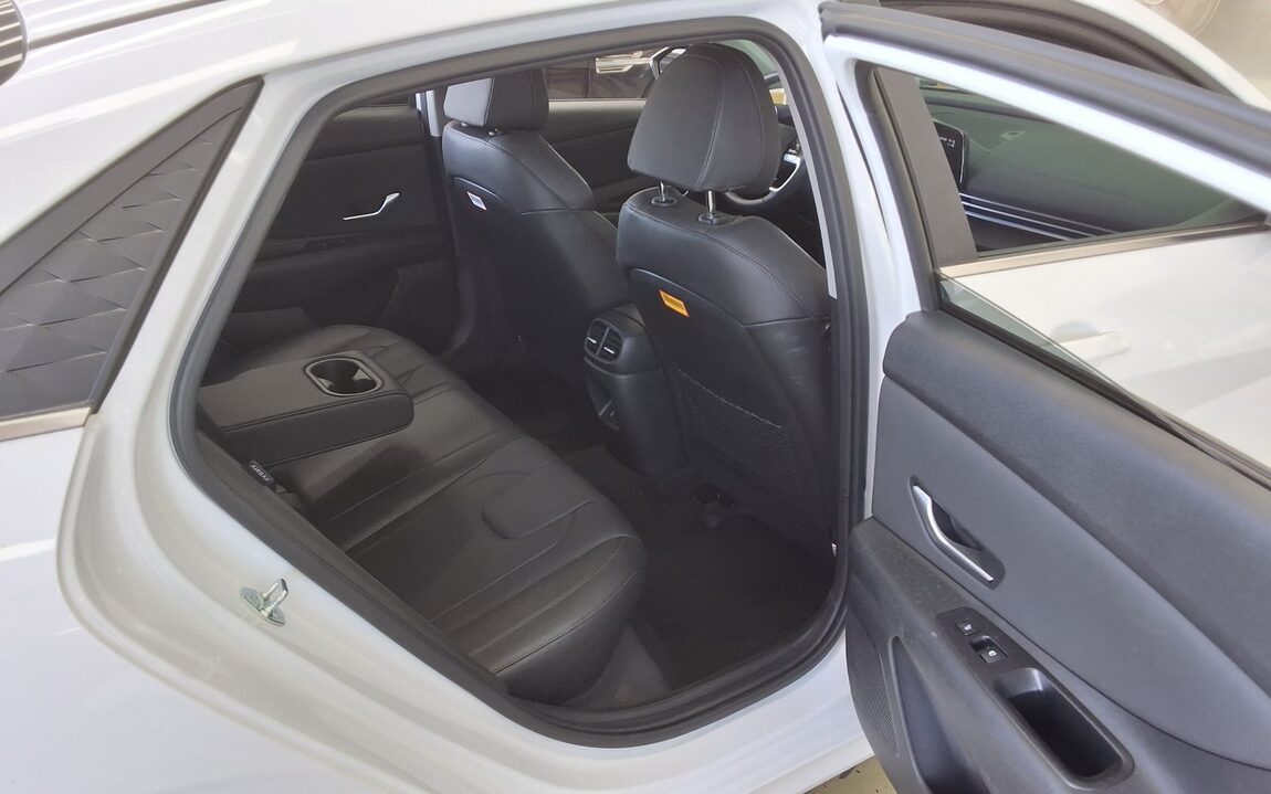 HYUNDAI THE NEW AVANTE (CN7) GASOLINE 1.6 INSPIRATION 2024 - zdjęcie 13