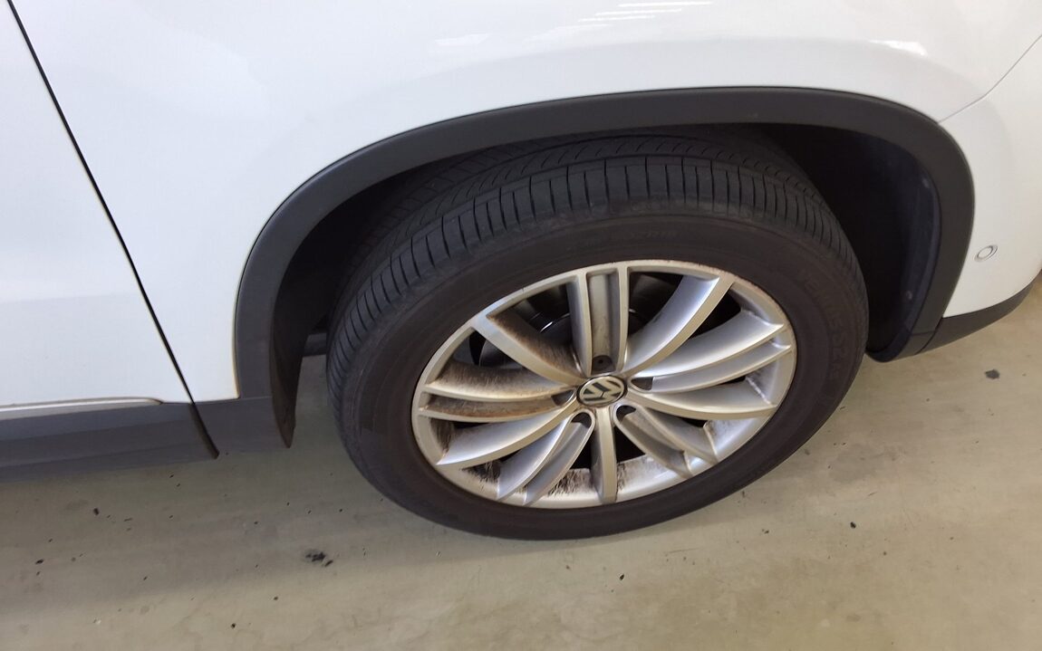 VOLKSWAGEN TIGUAN 2.0 TDI BLUEMOTION PREMIUM 2016 - zdjęcie 25